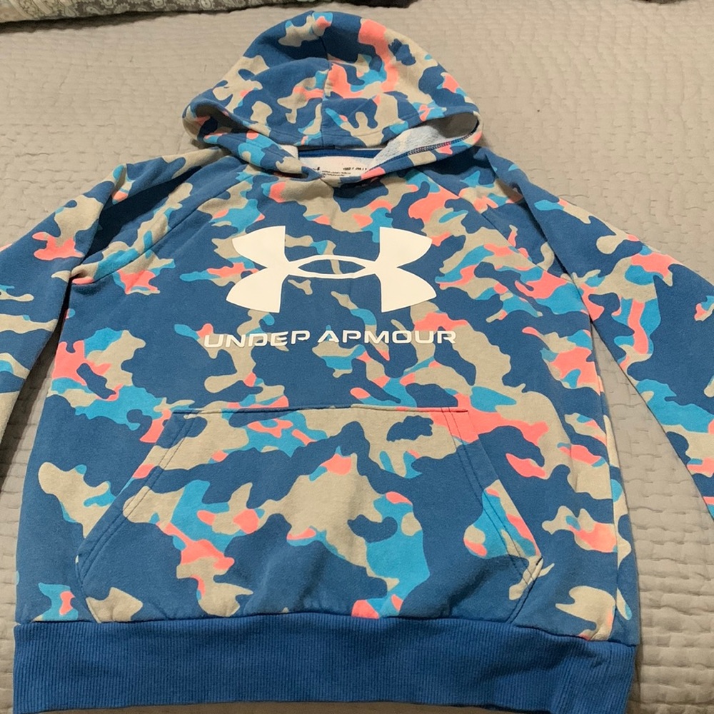 Under Armour Girls Hoodie. Youth Medium. Great condition!